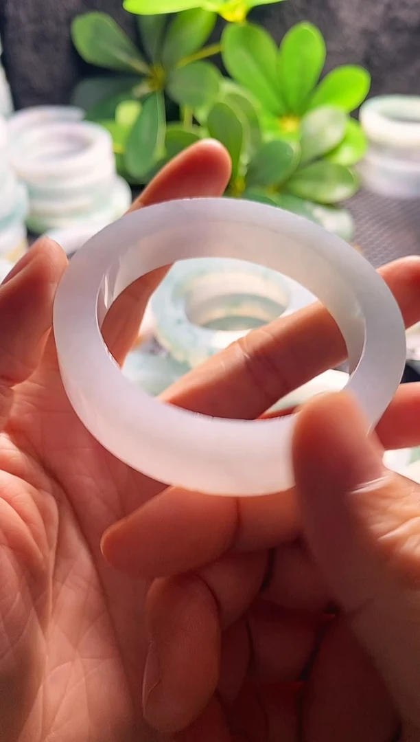 未镶嵌正圈定制翡翠是**呀手镯