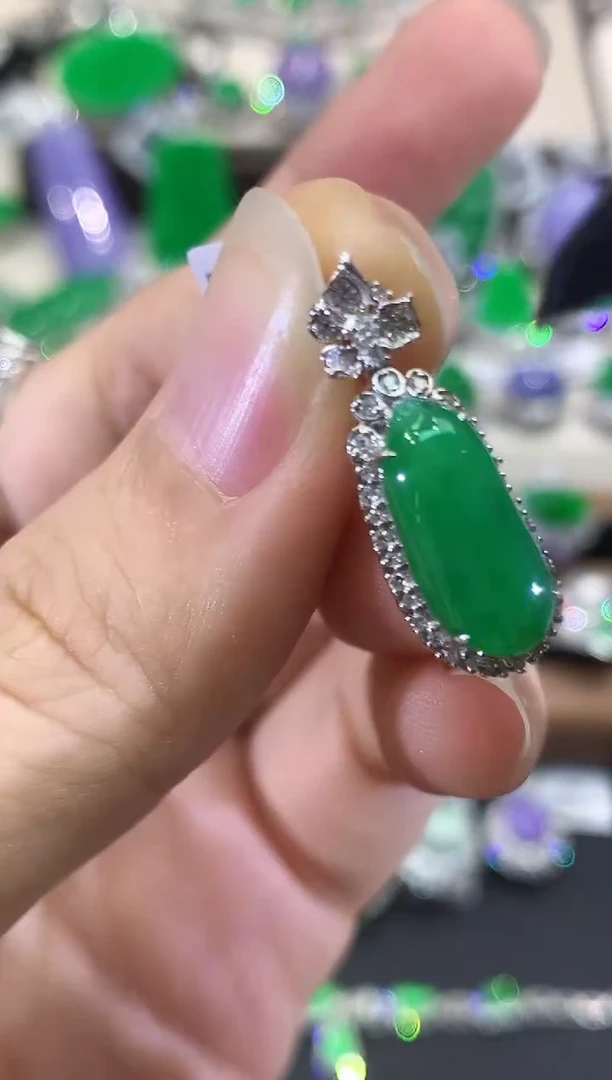 吊坠(不含链)18K金镶嵌翡翠C18