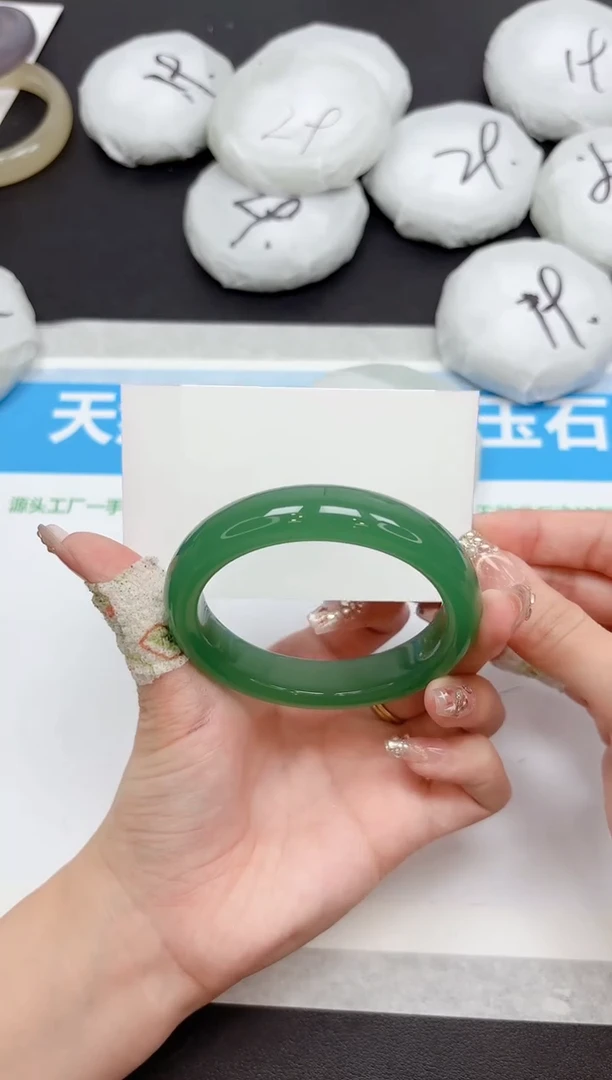 未镶嵌手镯石英质玉284-57.2