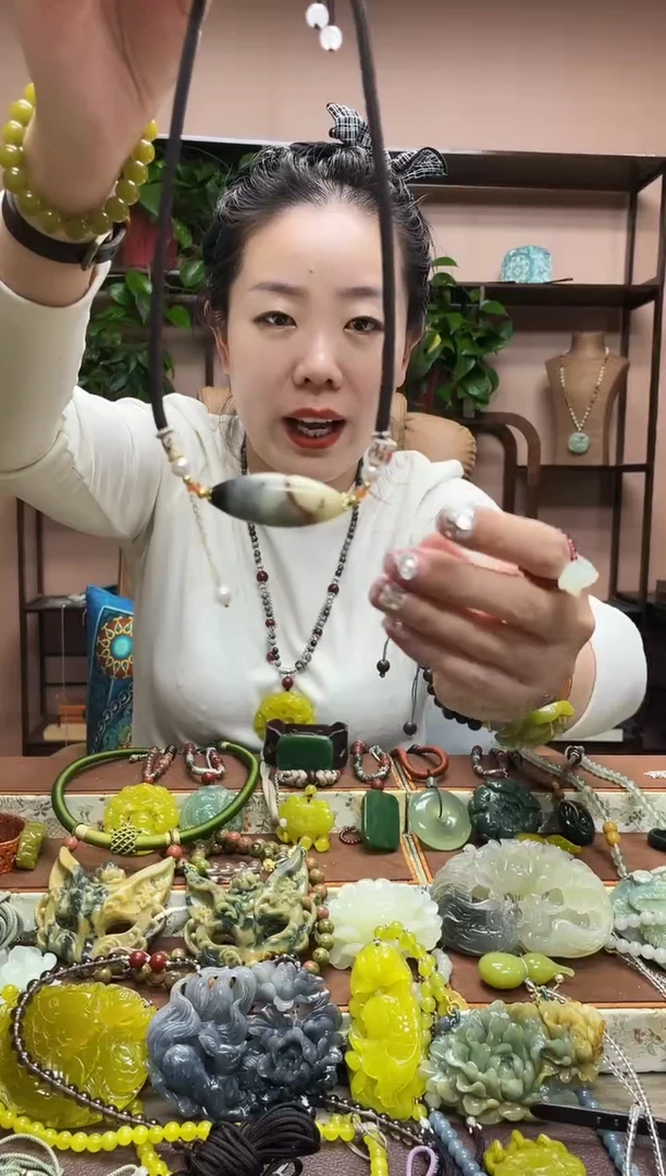 未镶嵌岫玉吊坠·