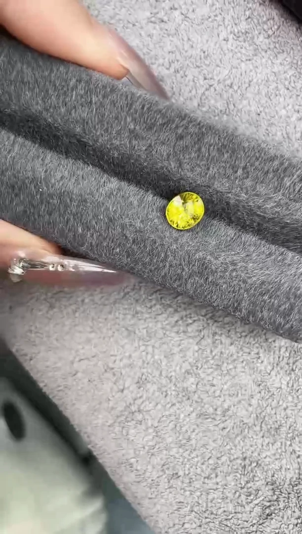 【闪购商品】榍石裸石未镶嵌1.96克拉