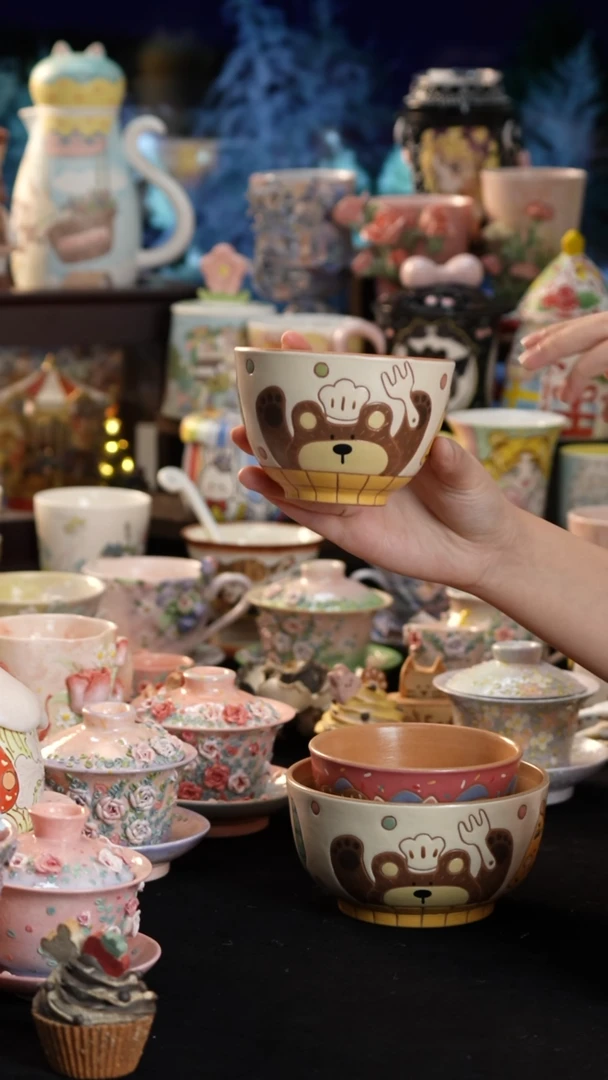 摆件陶景德镇釉下彩手绘设计师款陶瓷