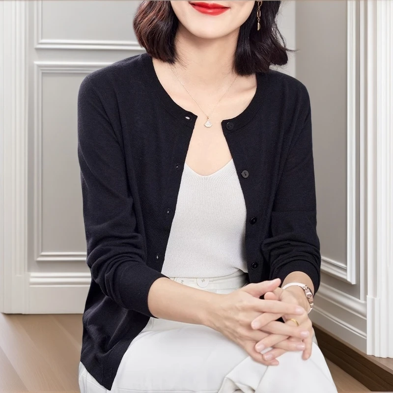 鄂尔多斯市羊毛衫2025春秋季新款圆领女士中年妈妈保暖针织开衫女