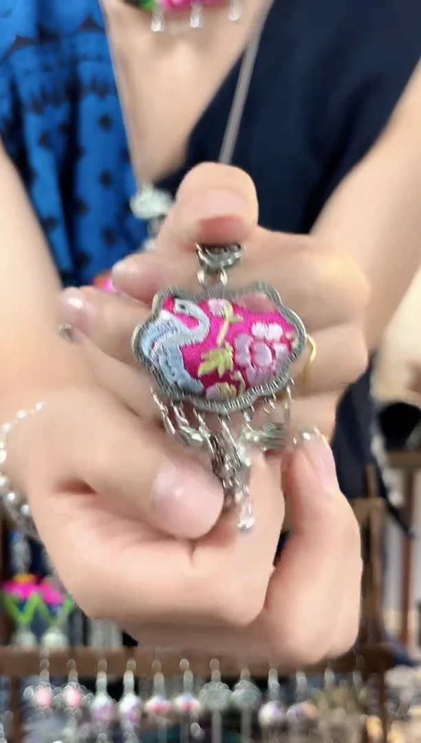 织绣民族风非遗老绣饰品167