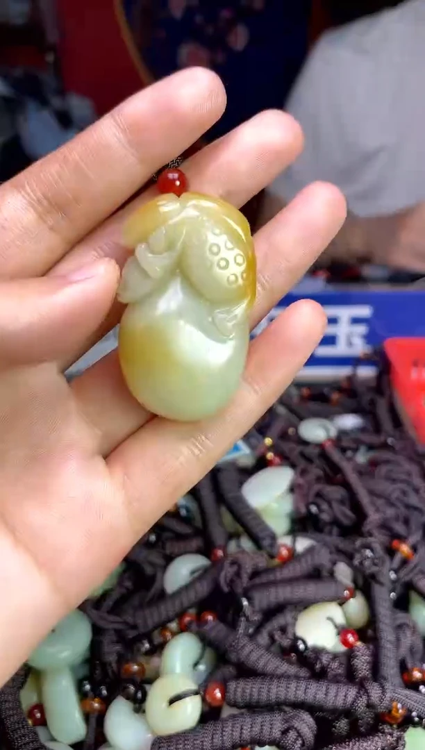 未镶嵌和田玉挂件1
