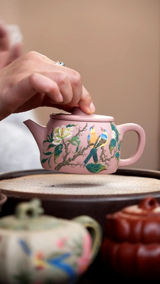茶壶紫砂粉色巨轮泥绘双鸟