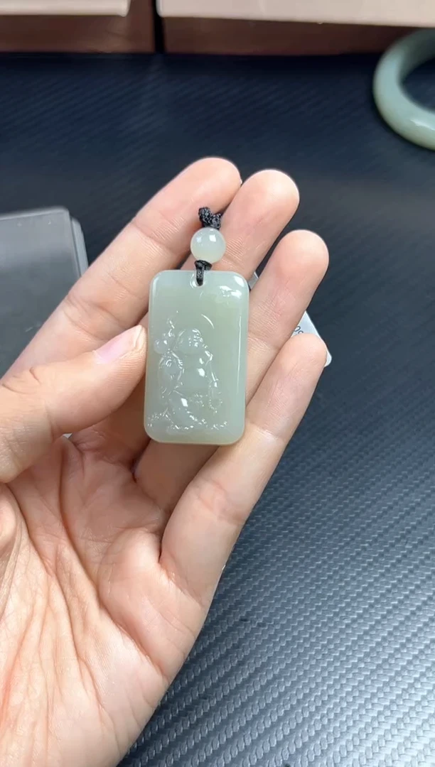 吊坠(赠链)未镶嵌和田玉且末微色差近矿
