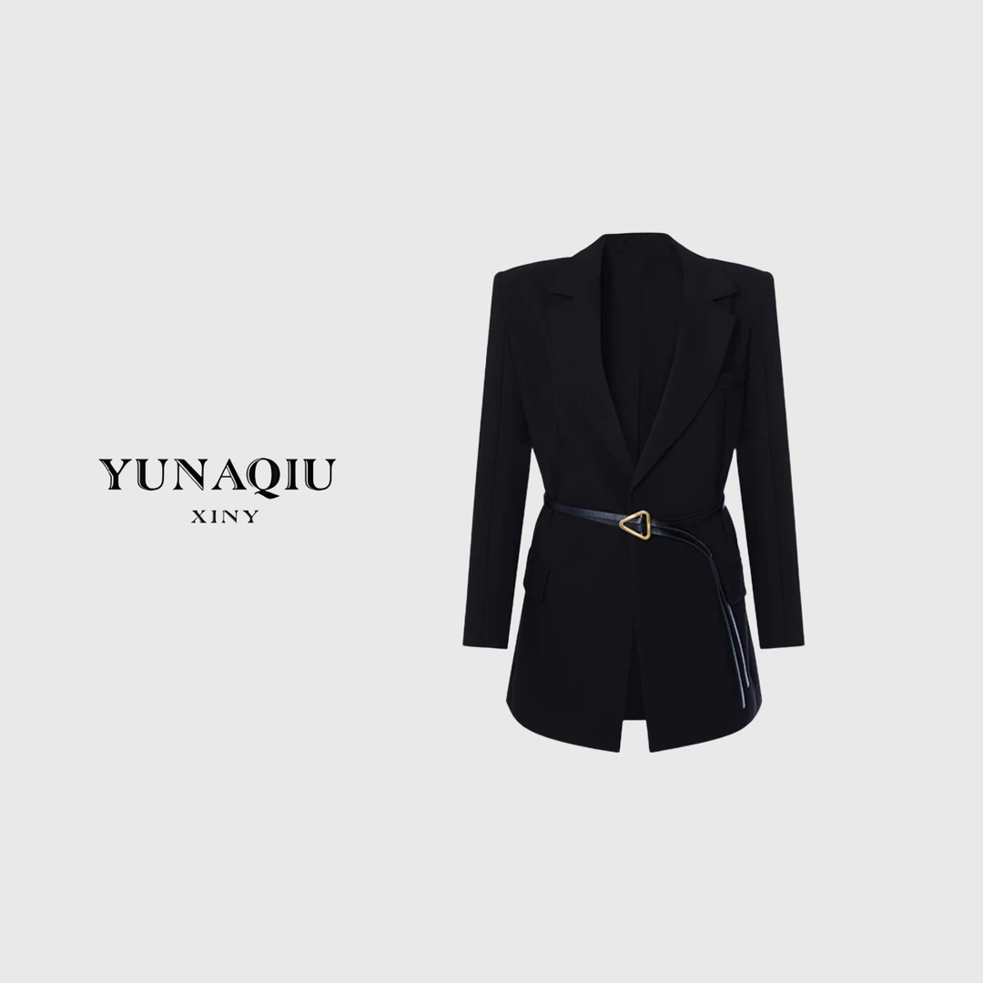 YUNAQIU时尚休闲女士经典黑金系列一粒扣收腰西装款短外套-8669