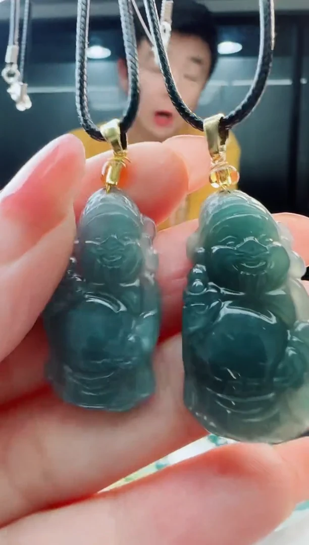 翡翠未镶嵌颈饰多样性发货其中一件