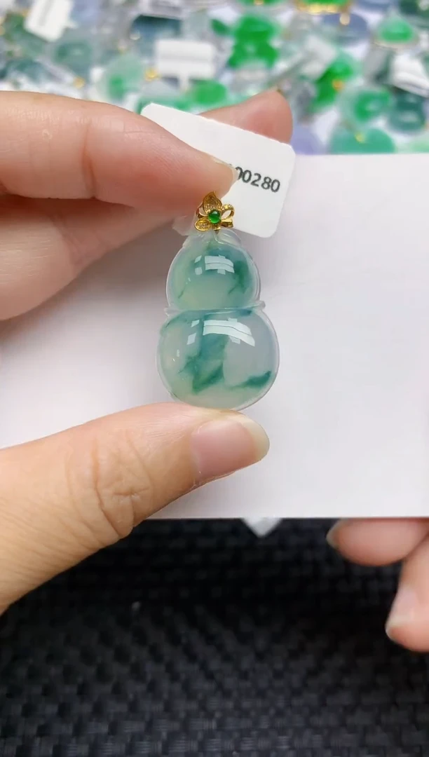 翡翠18K金镶嵌颈饰天然A货翡翠