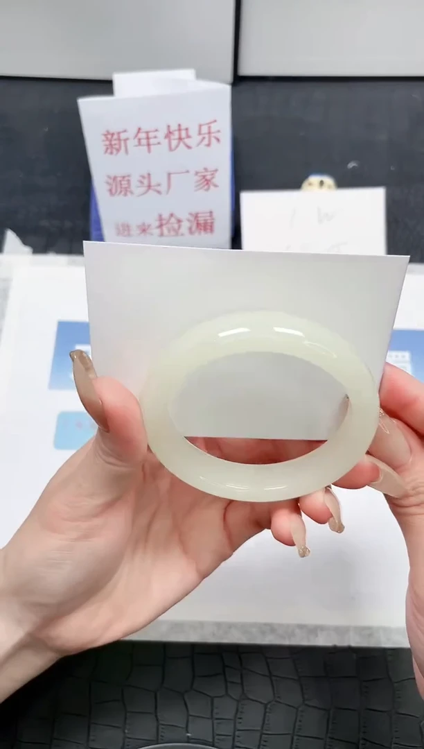 【闪购商品】石英质玉手镯未镶嵌T68-55.2