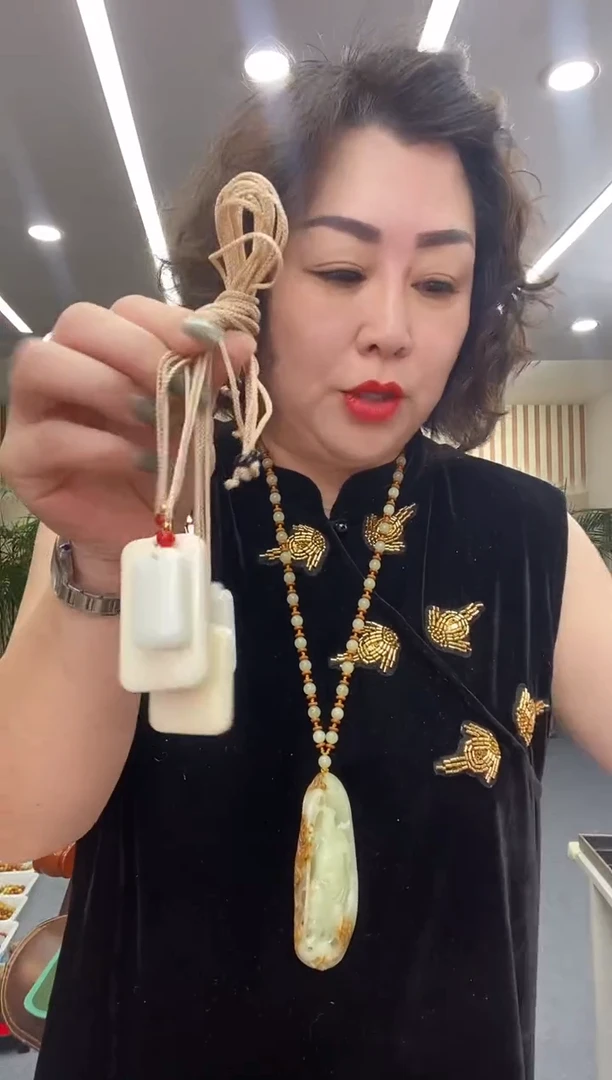 颈饰未镶嵌和田玉多样式发货随机发一