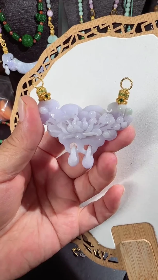 颈饰未镶嵌翡翠吊坠