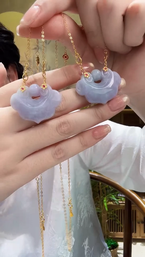 颈饰未镶嵌翡翠多样发其一个