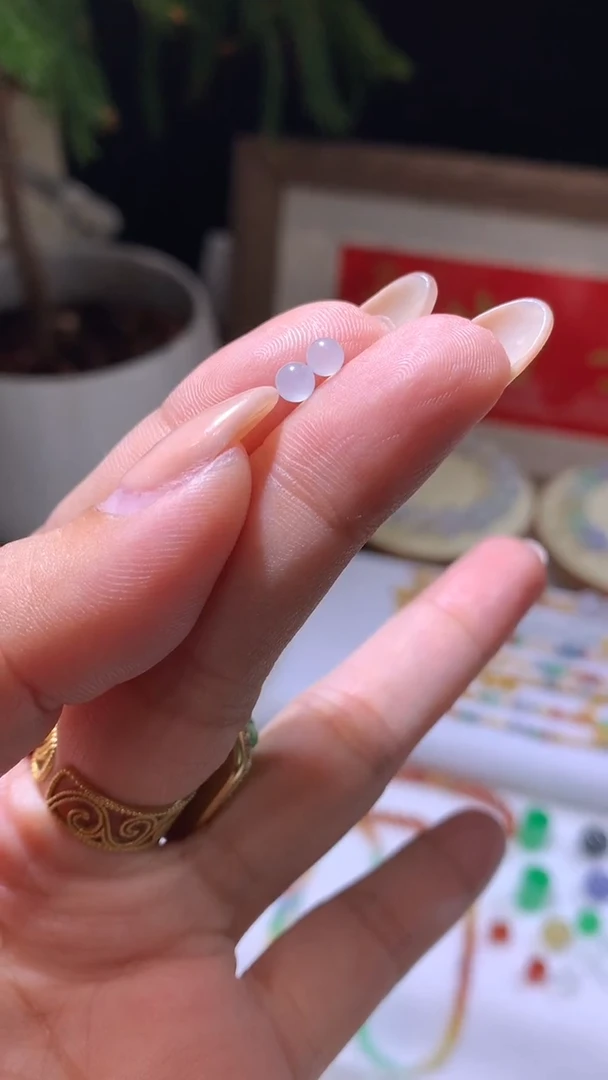 未镶嵌定制翡翠3.7-3.9卡珠子2个