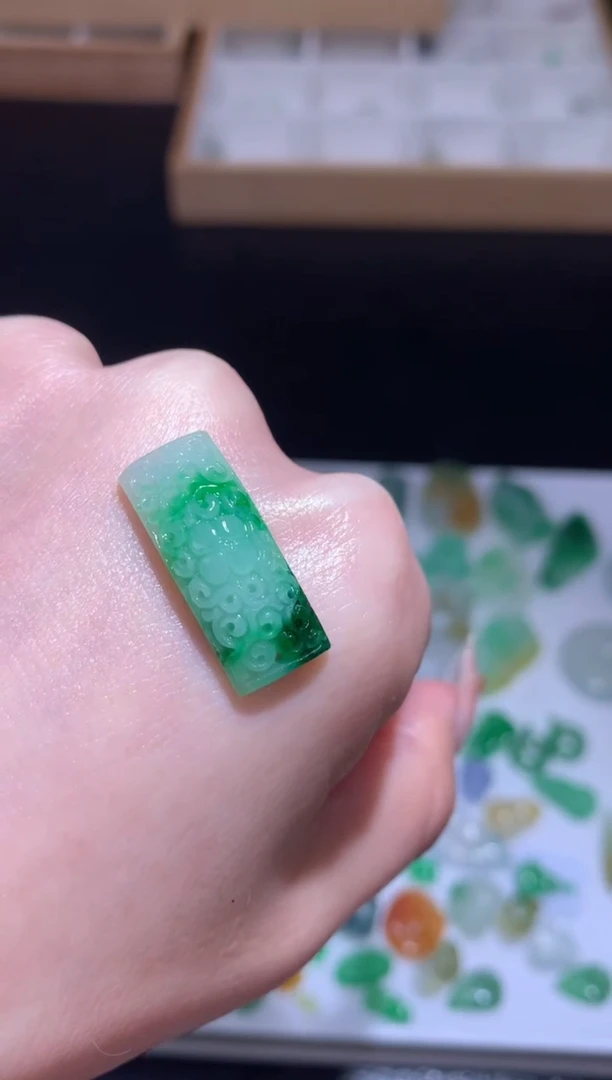 未镶嵌定制翡翠手牌