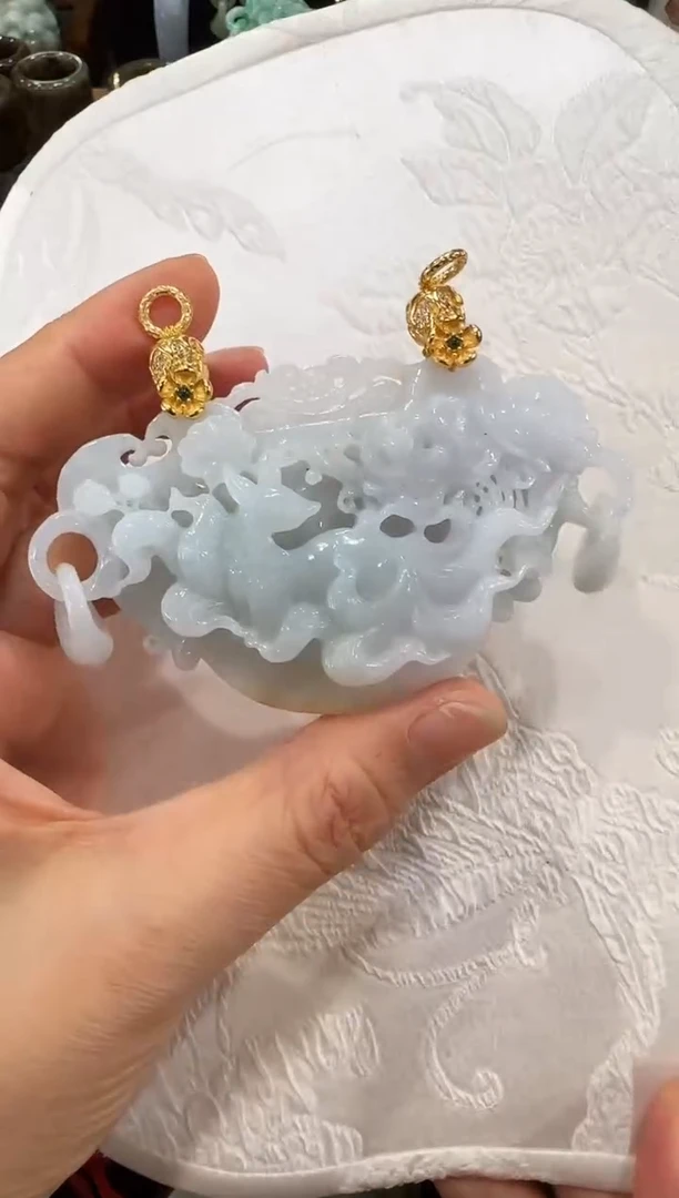 翡翠未镶嵌颈饰国风