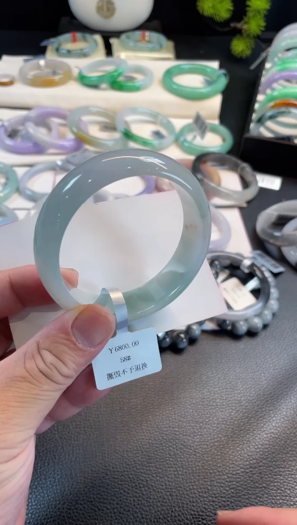 翡翠手镯未镶嵌59轮胎