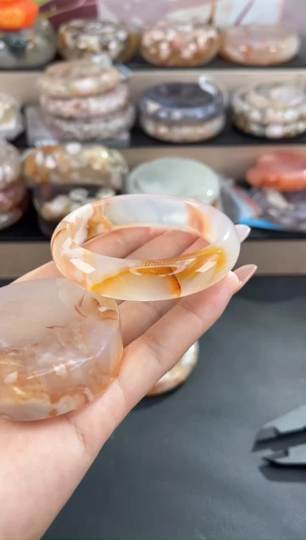 未镶嵌手镯石英质玉52