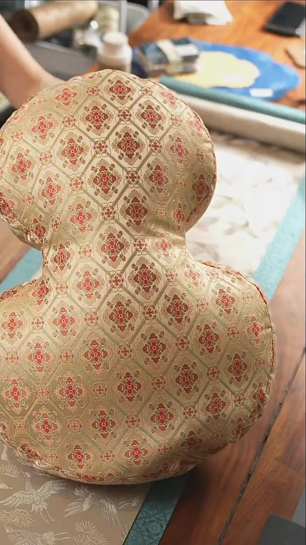 抱枕·············