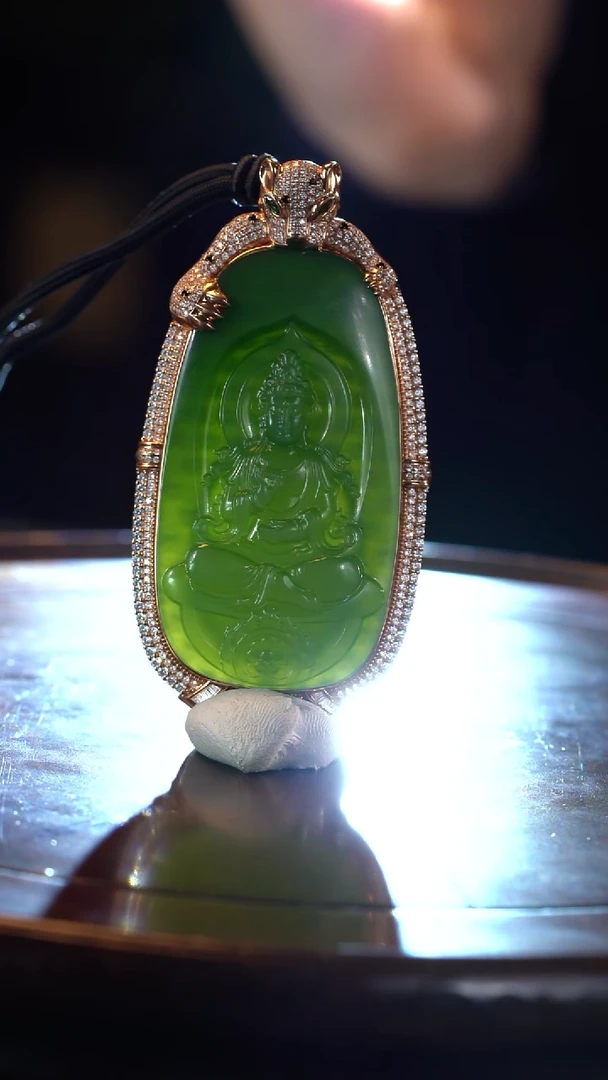 18K金镶嵌和田玉挂件鈽**輸