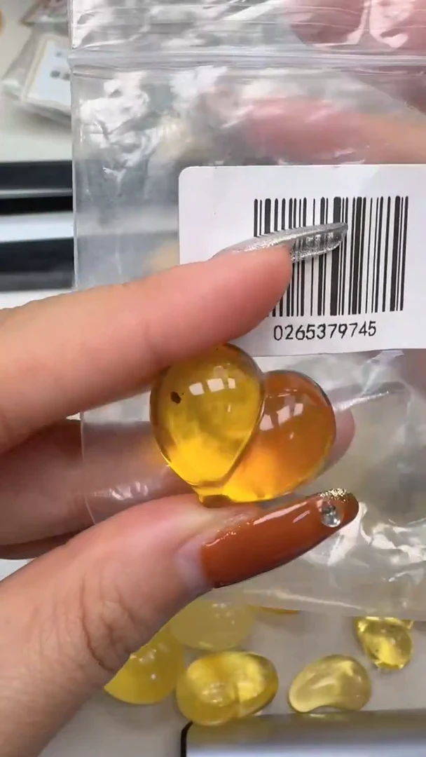 裸石琥珀未镶嵌如图