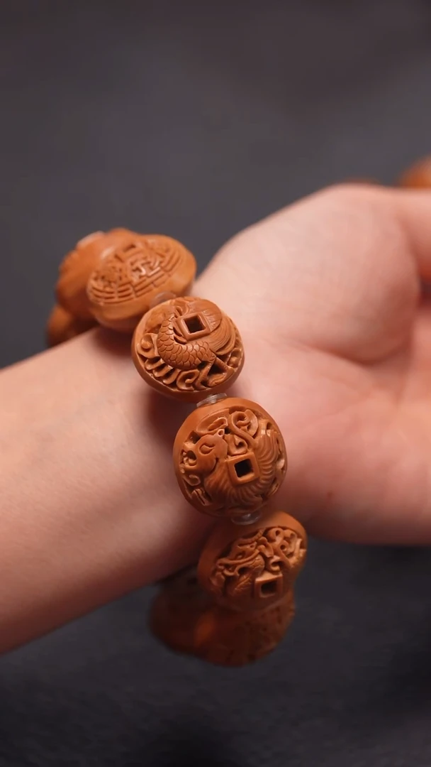 手串橄榄核2.3/四花五帝钱加四象八卦
