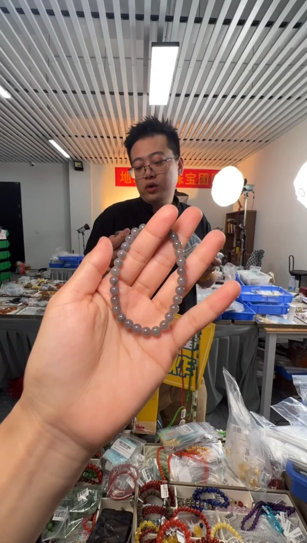 未镶嵌手链和田玉和田玉烟紫圆珠约6-7mm单圈手串