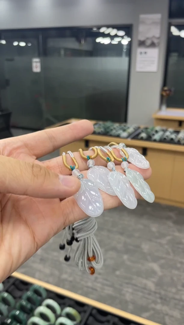 吊坠(不含链)未镶嵌翡翠春彩叶子