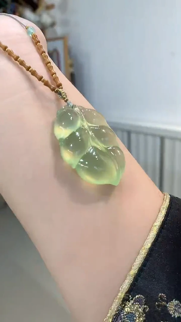 未镶嵌蛇纹石玉颈饰叶子