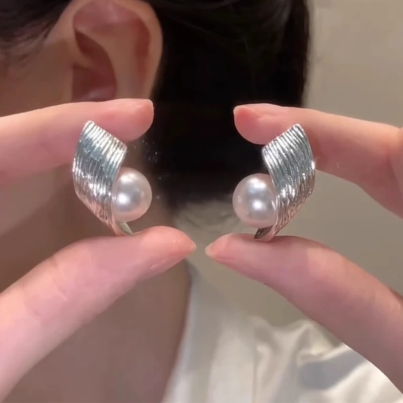 合金耳饰 简约银色拉丝耳钉女时尚高级感耳环轻奢气质百搭耳饰品