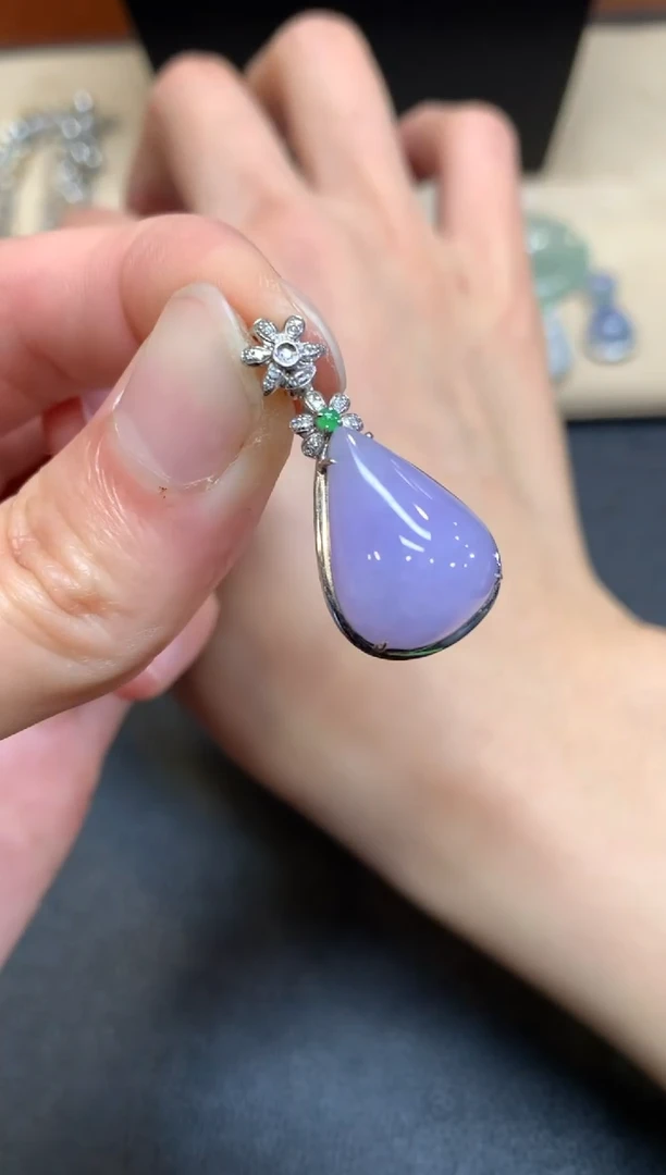 【闪购商品】翡翠颈饰18K金镶嵌水滴【无服务费