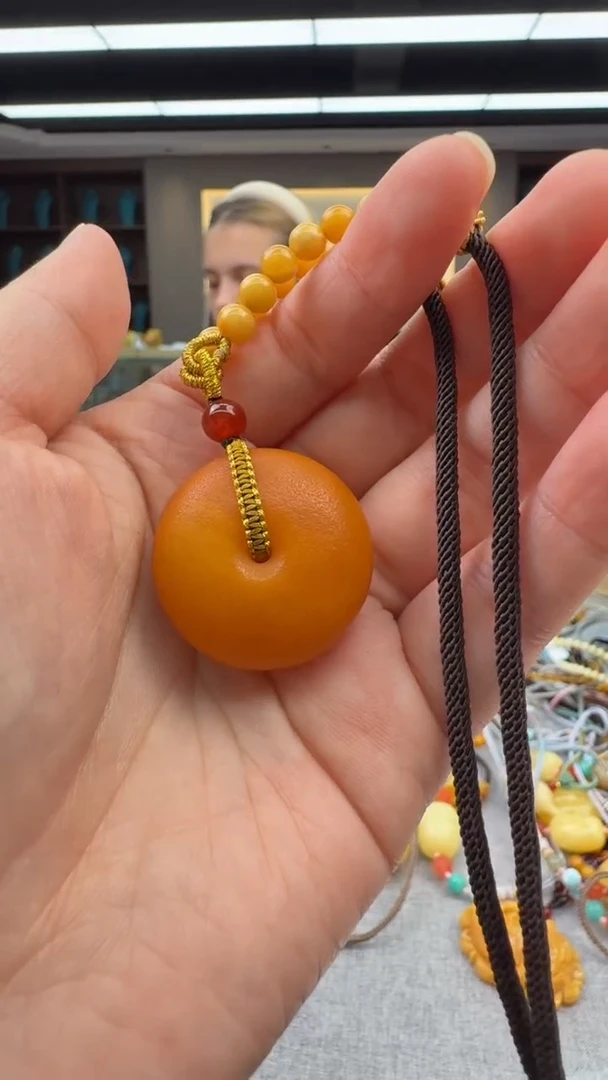 未镶嵌颈饰琥珀136秒拍号 假一罚三