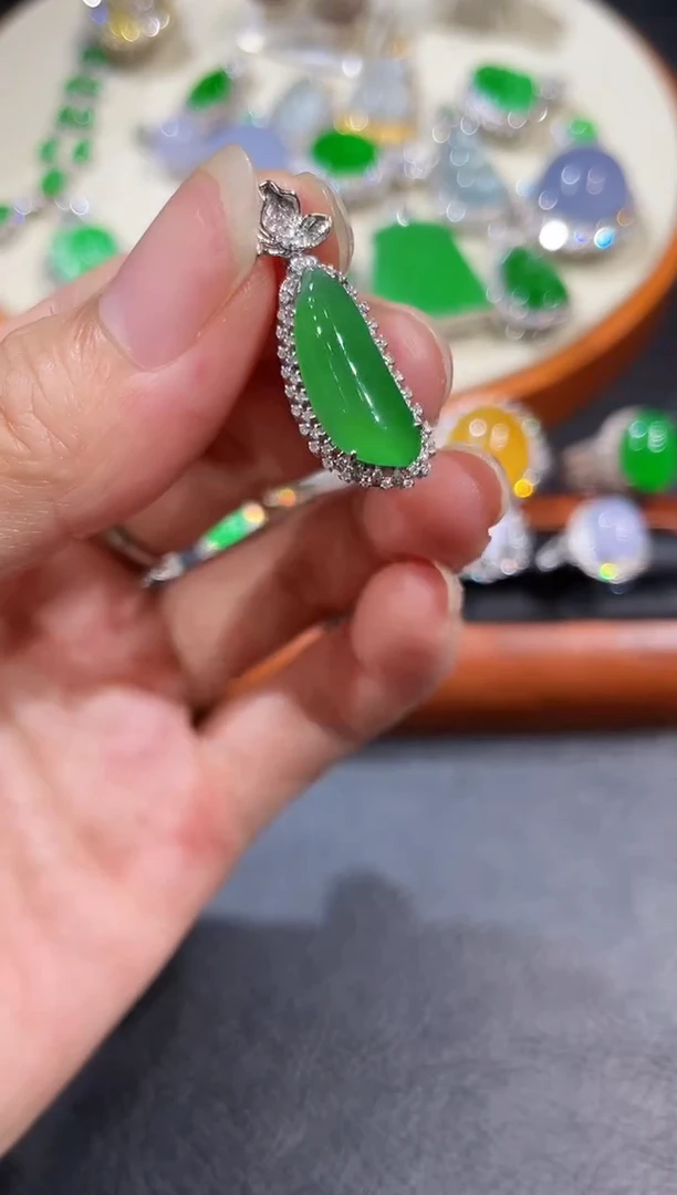 吊坠(不含链)18K金镶嵌翡翠财爷
