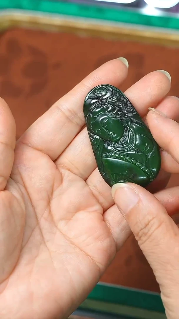 颈饰未镶嵌和田玉吊坠