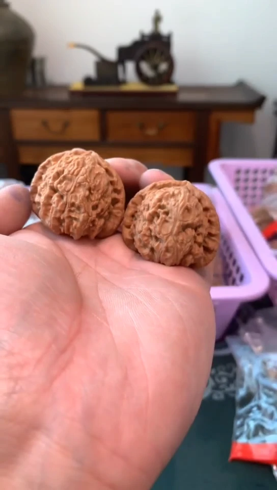 【闪购商品】文玩核桃吊坠白狮子核桃