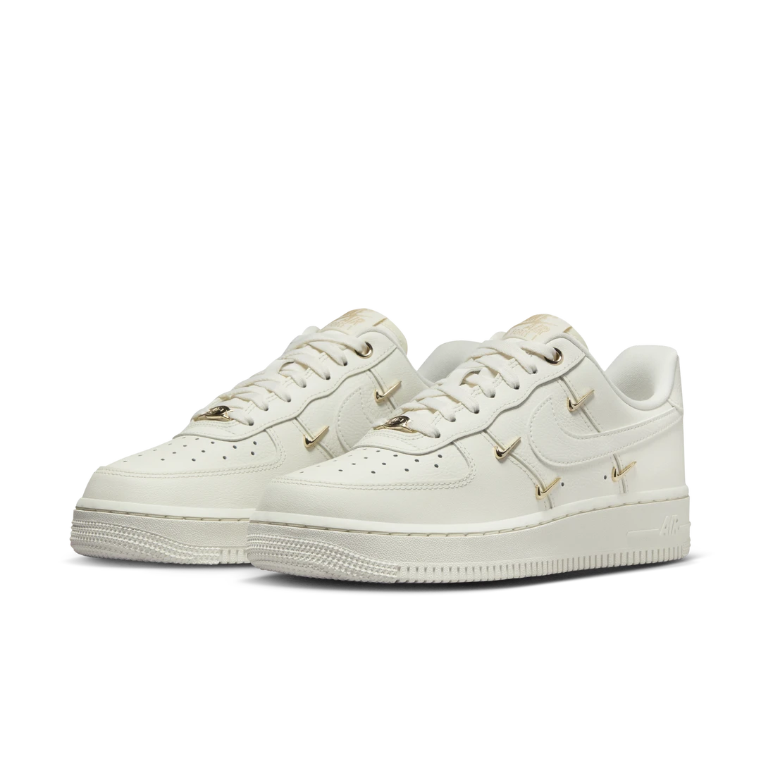 Nike 耐克Air Force 1白金四钩低帮女子空军一号运动鞋FV3654-111