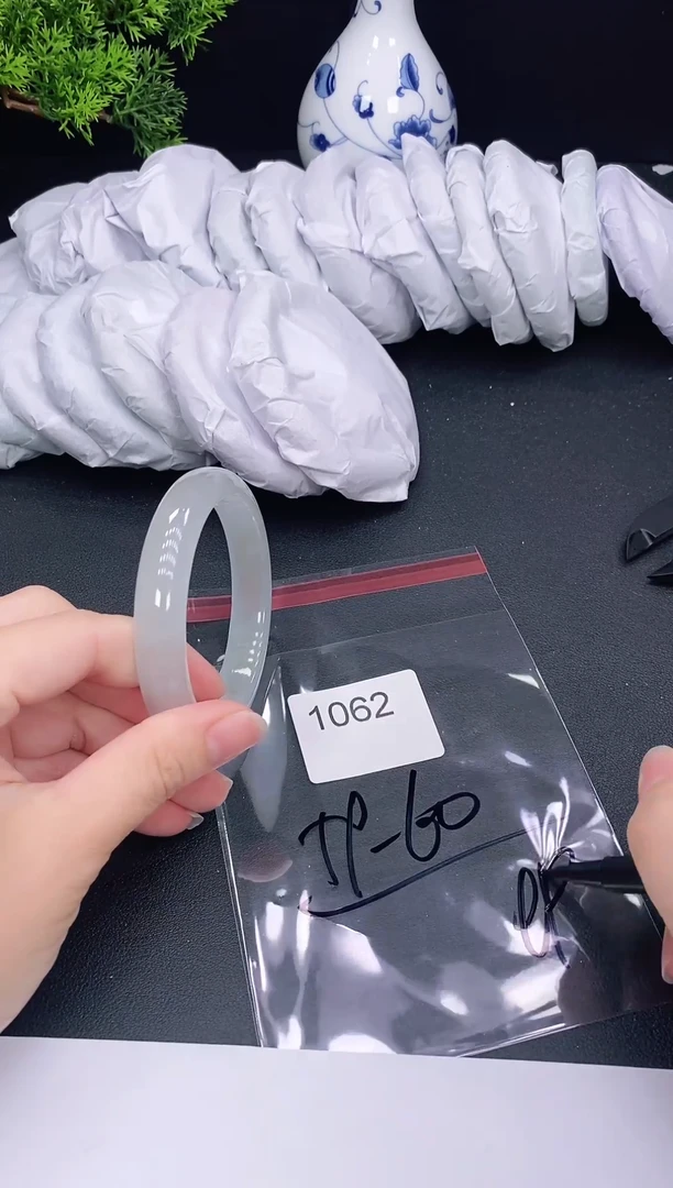 未镶嵌手镯翡翠1062