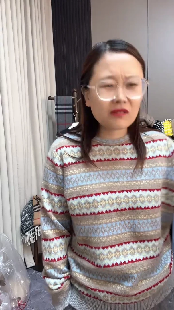 山羊绒驼色上衣+++