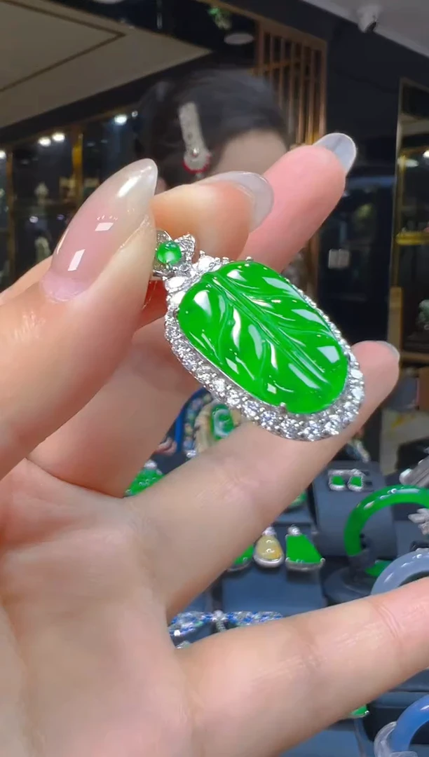 吊坠(赠链)银S925镶嵌翡翠005(多样性发货发其一)