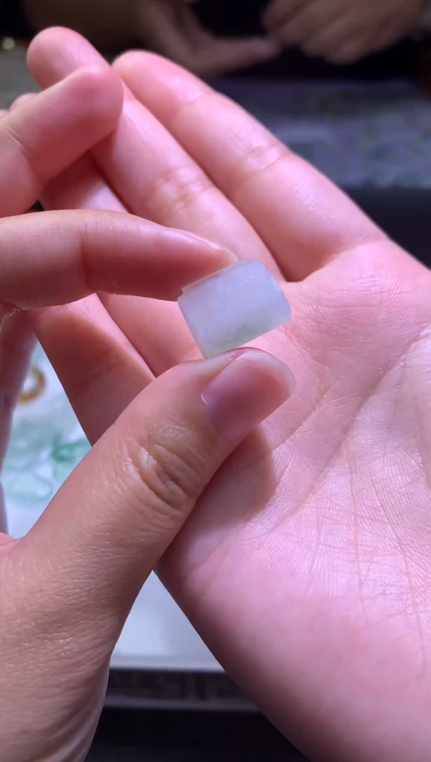 未镶嵌定制翡翠毛货