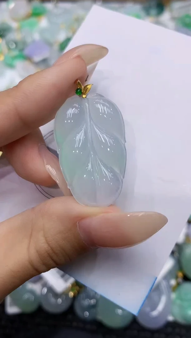 颈饰18K金镶嵌翡翠111111111111