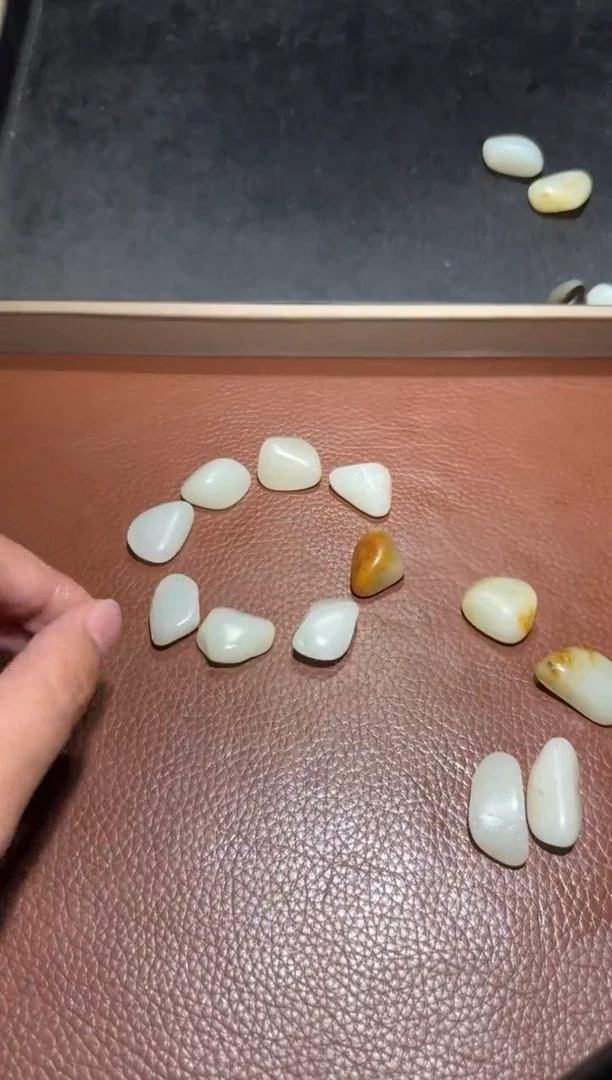 未镶嵌和田玉挂件我****凡和田玉