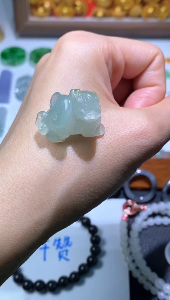 颈饰未镶嵌翡翠如意貔貅