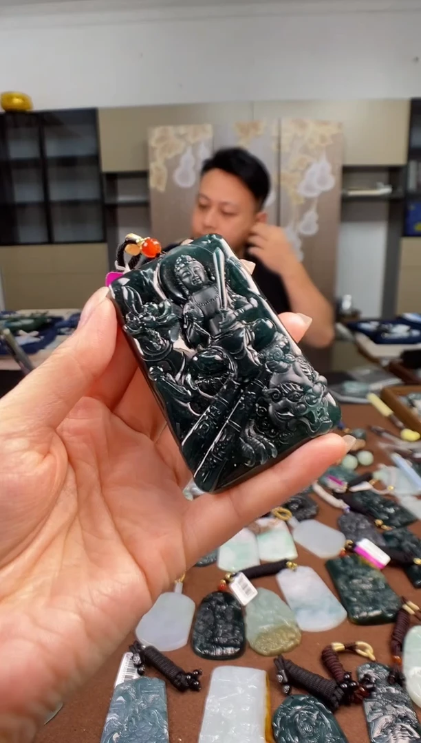 颈饰未镶嵌翡翠 多样性发其一