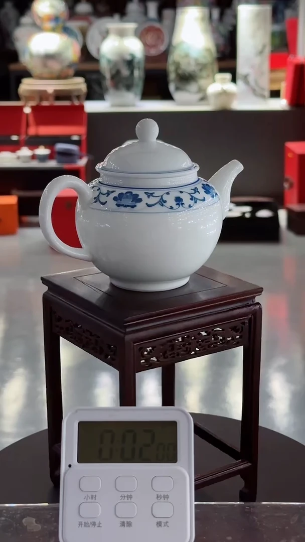 【闪购商品】釉中彩蓝芙蓉大如意壶