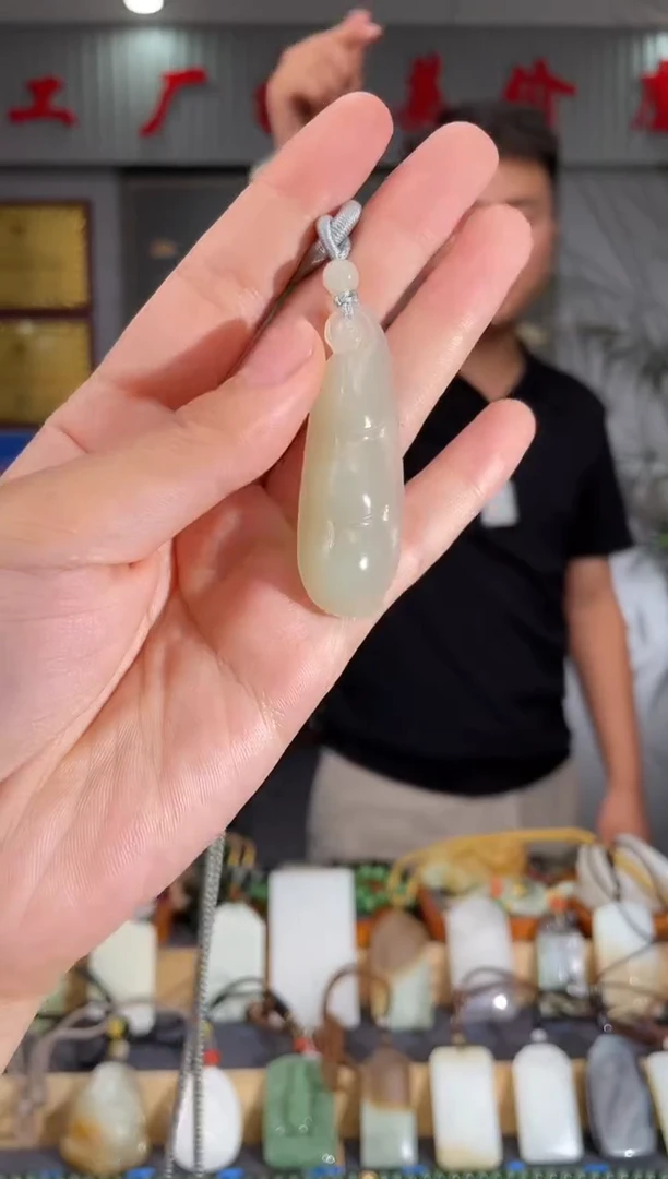 和田玉未镶嵌颈饰1