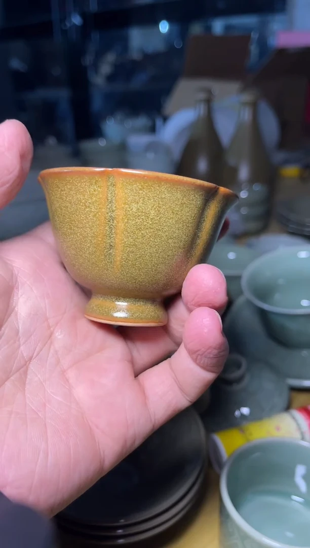 微瑕茶叶末花口杯