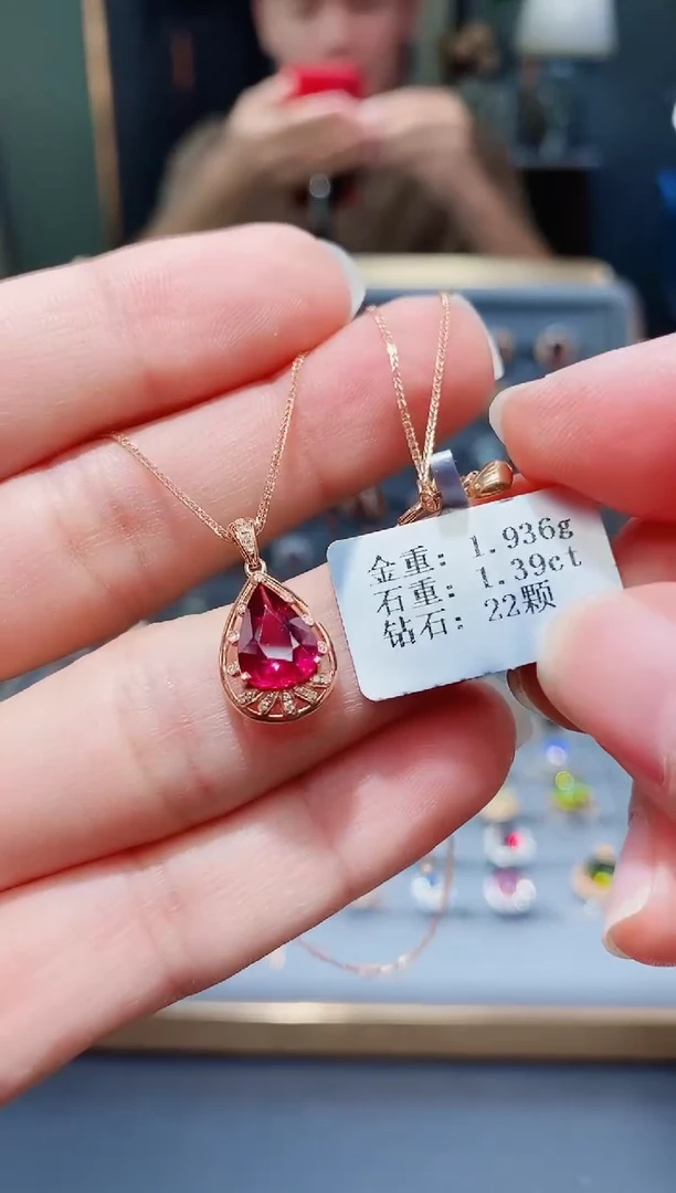 颈饰18K金镶嵌碧玺1.39.