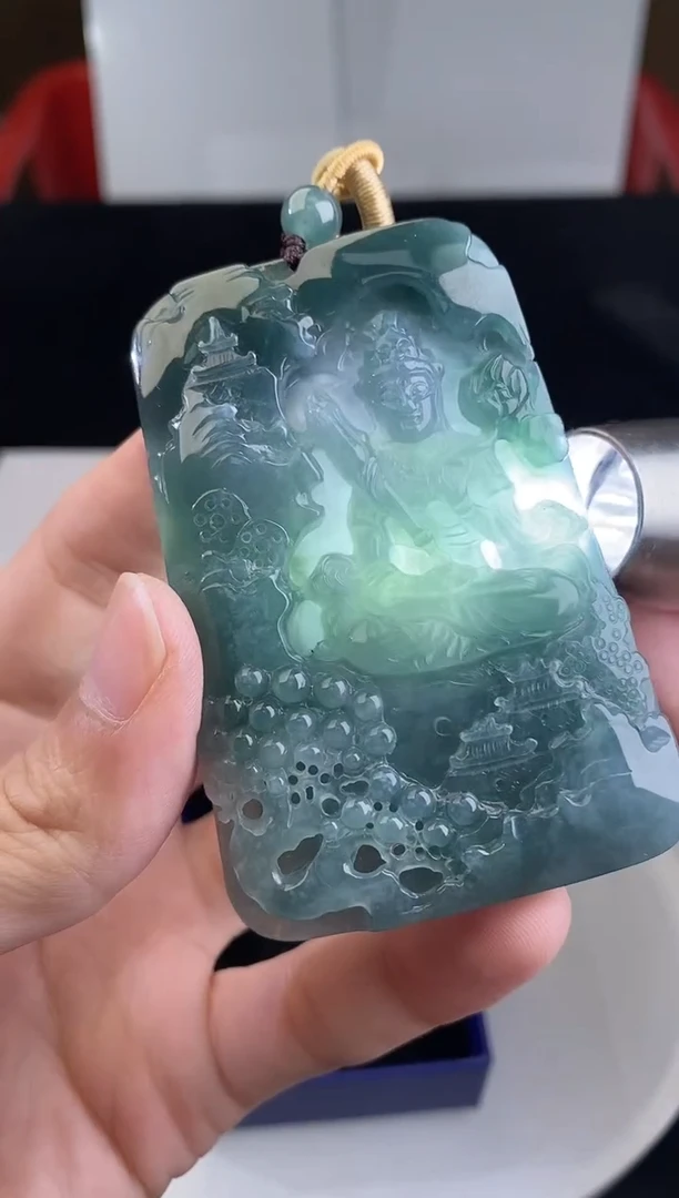 颈饰未镶嵌翡翠